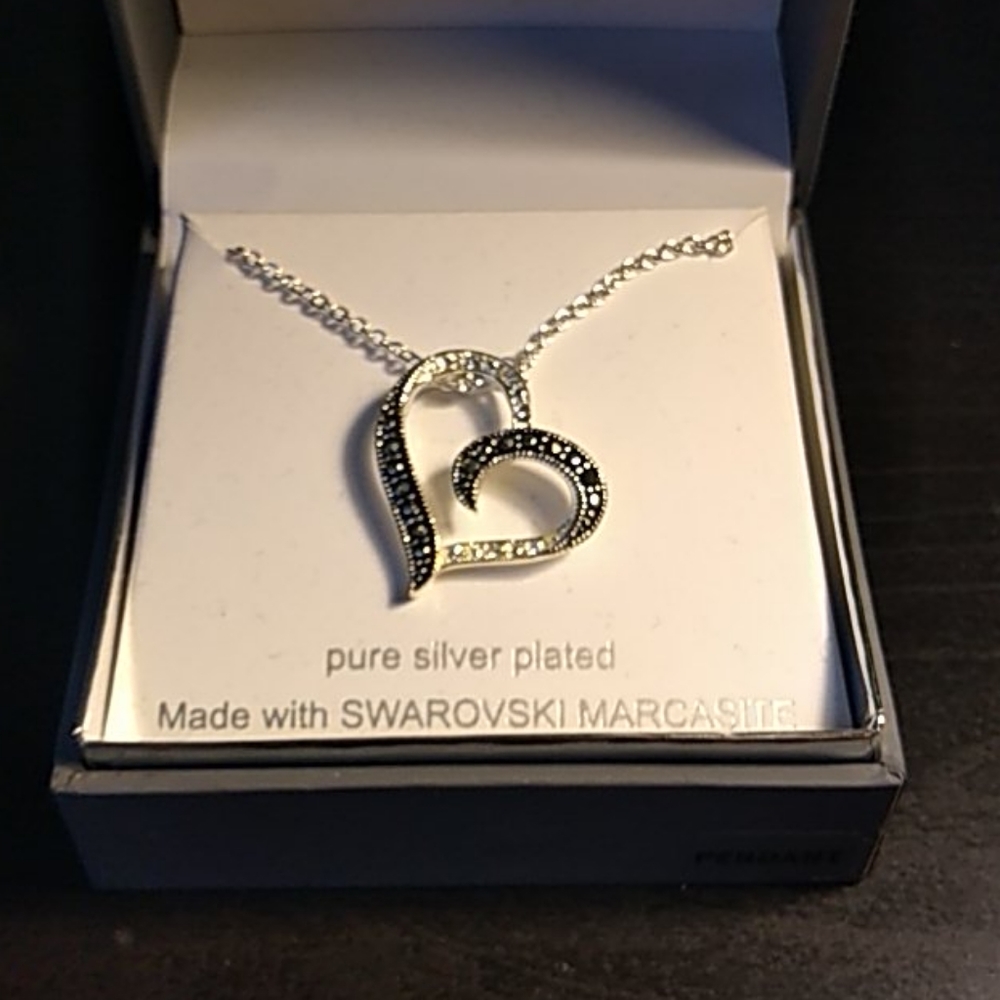 Kohl's silver heart pendant necklace